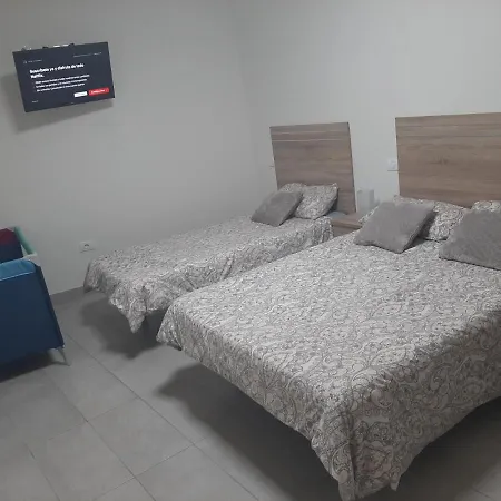El Puente I- Airport 8,1k Apartment *