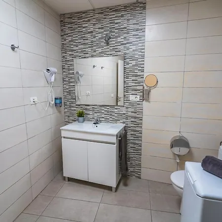 El Puente I- Airport 8,1k Apartment