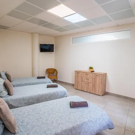 El Puente I- Airport 8,1k Apartment *